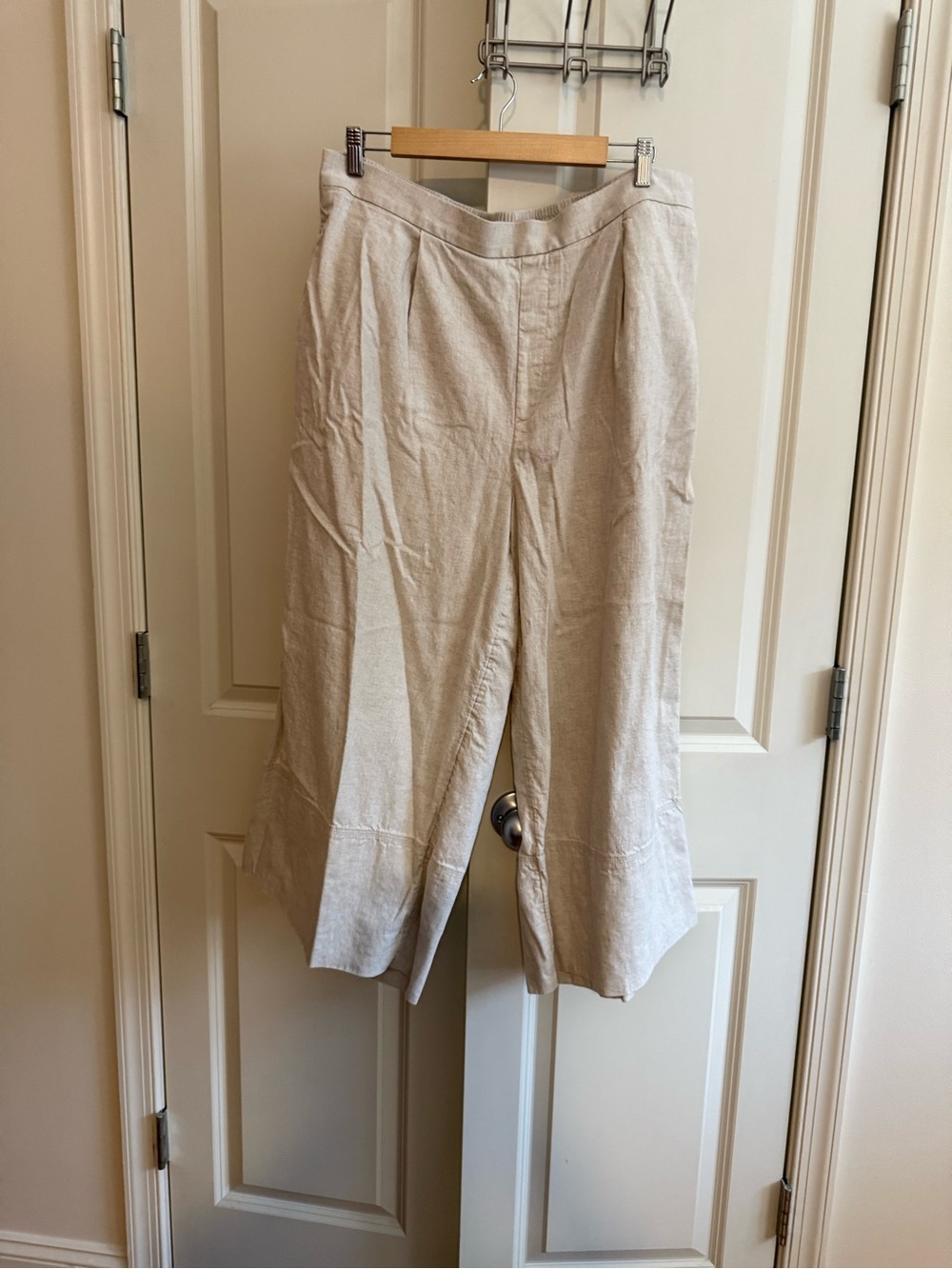Banana Republic Women’s  Light Cream Wide-Leg Chinos